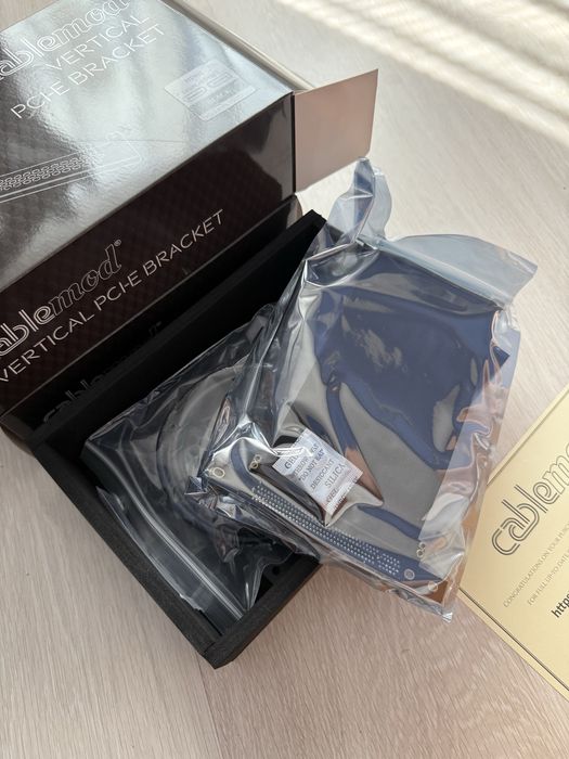 Cablemod универсален брекет и кабел за вертикален монтаж за видео карта