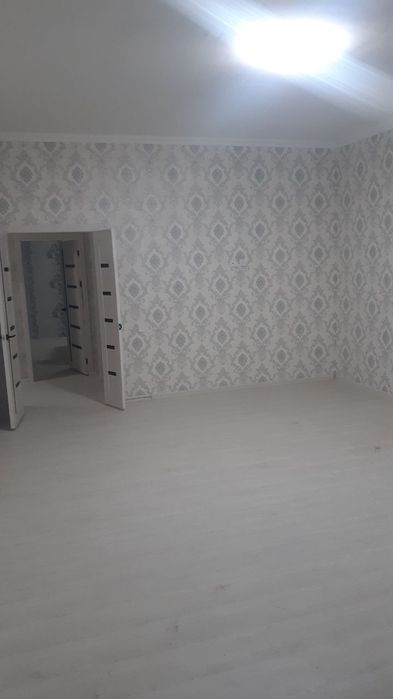 Санат-саройи олдида Янги курилган Дом.