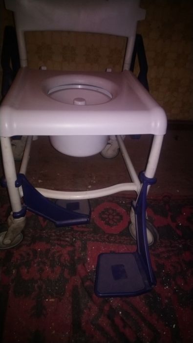 КомбиниранТОАЛЕТЕН СТОЛ REBOTEC-колела- баня/тоалетна.ОтличноСъстояние