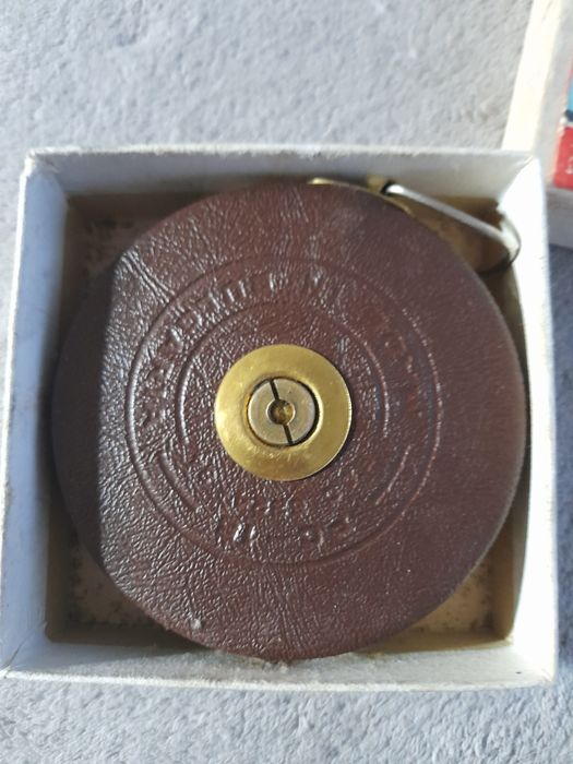 2 бр. Ролетки метални пет метра и 15 метра