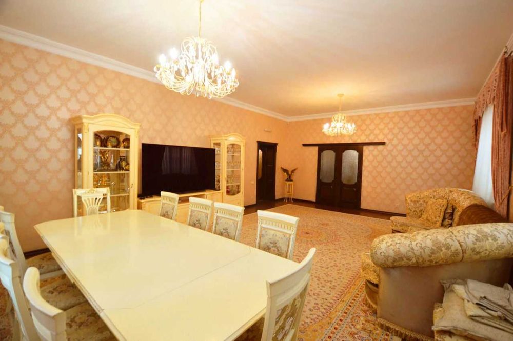 Продам Б/у Шторы, мебель