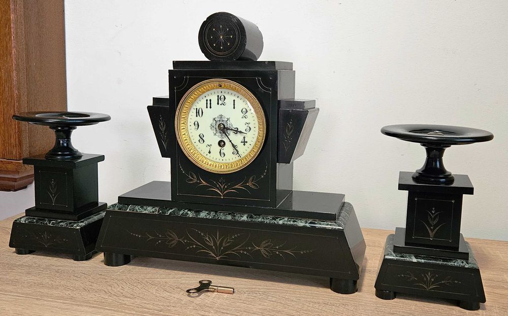 Ceas de semineu cu pendul, 3 piese, anii 1900