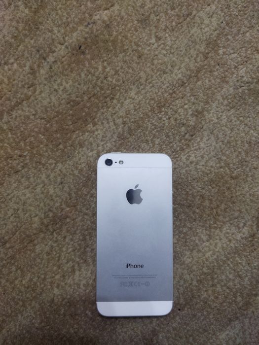 Мобильный телефон Айфон 5