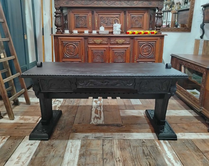 Masa veche din lemn masiv de stejar restaurata