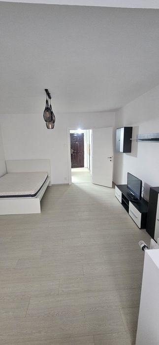 Inchiriez Garsoniera Costin Georgian