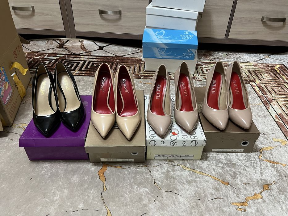 Лабутены разные