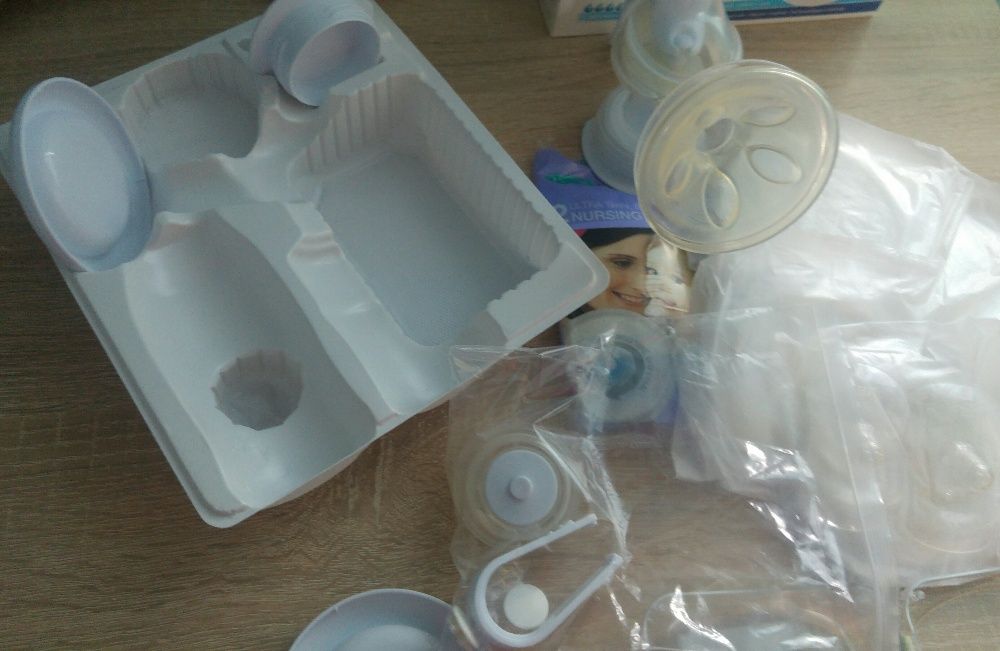 Помпа за кърмачки и силиконови протектори Avent