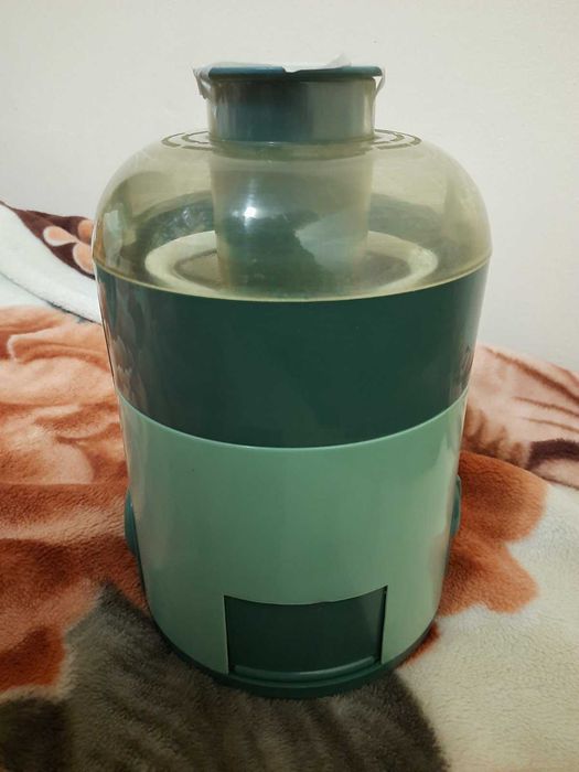 Сокоизтисквачка ELEKOM ЕК-300B в отлично състояние