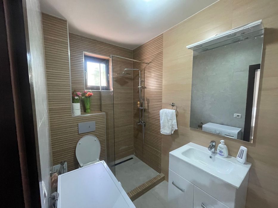 Proprietar, inchiriez apartament la vila