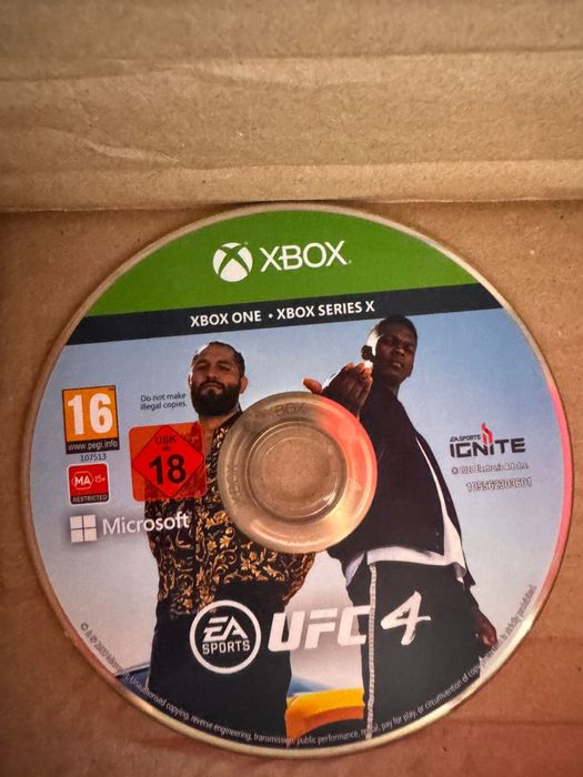 Продам три геймпада и диск ufc 4 xbox series x one