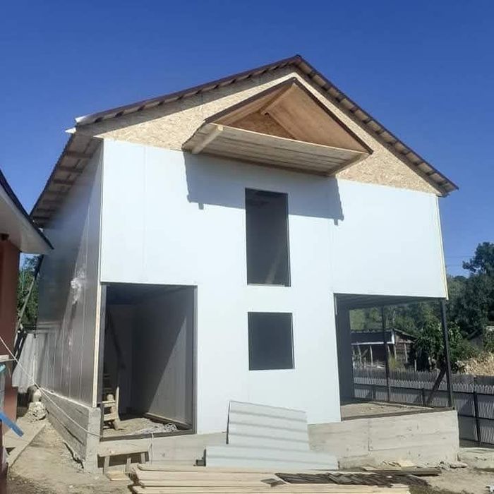 Vând casa din panouri Sandwich termoizolante pereți 20cm
