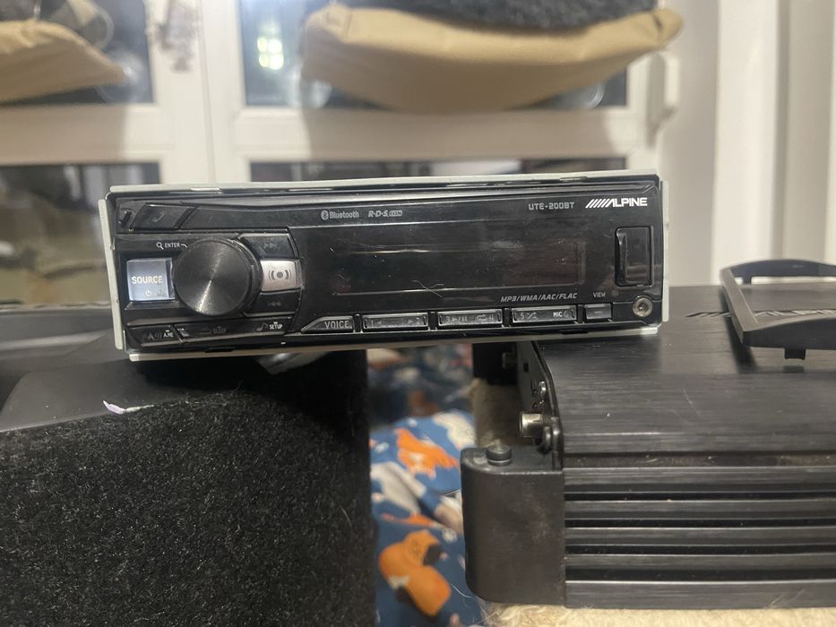 Vand subwoofer cu statie si casetofon