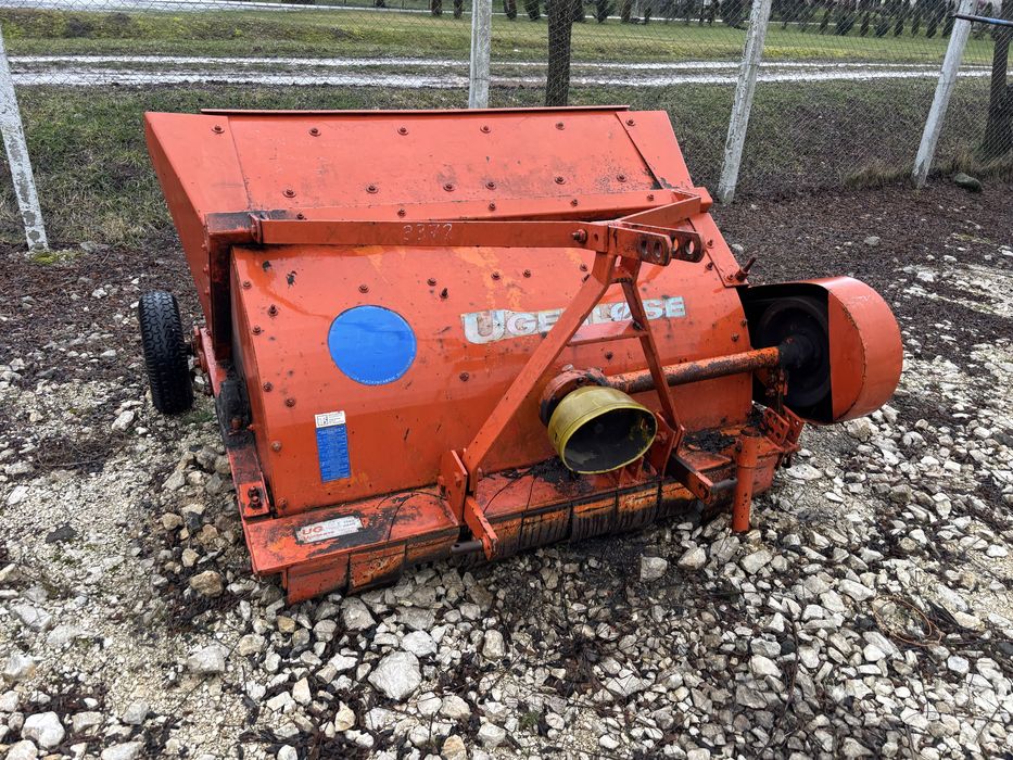 Tocatoare resturi iarba