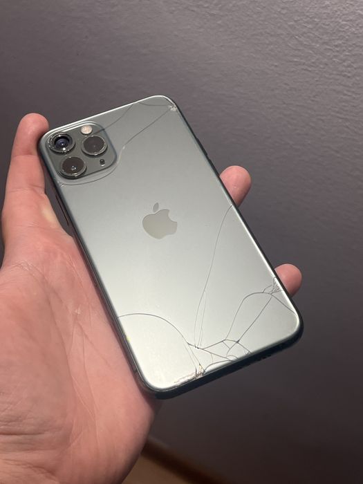 Vand iPhone 11 Pro fara face id,baterie 100%,capac fisurat,Lipsa lentila camera