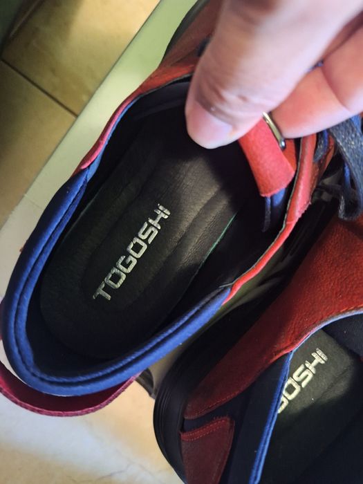 Обувки чисто нови