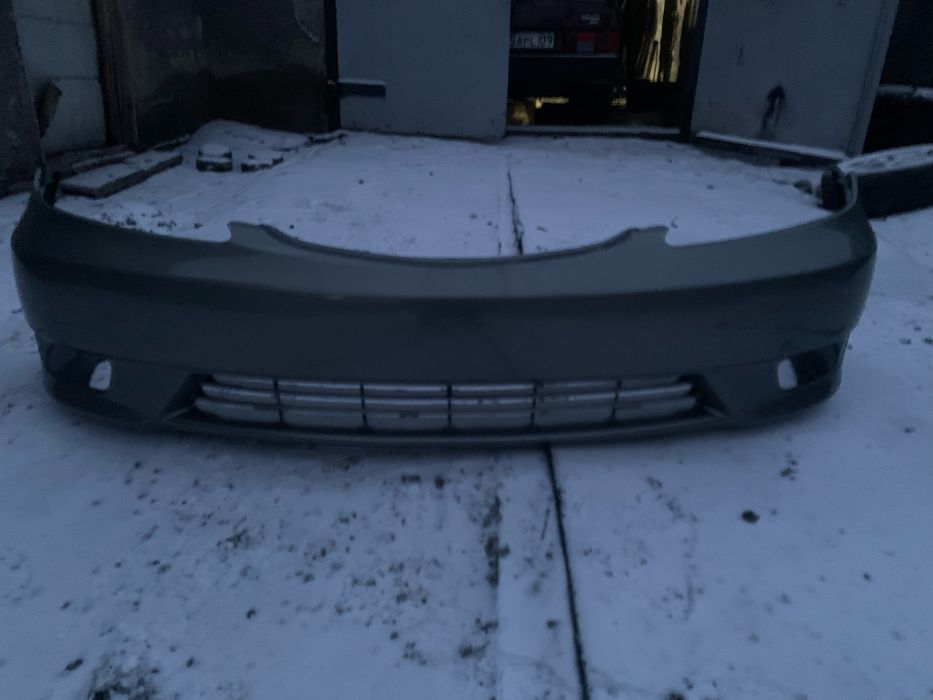 Продаю бампер от камри 35