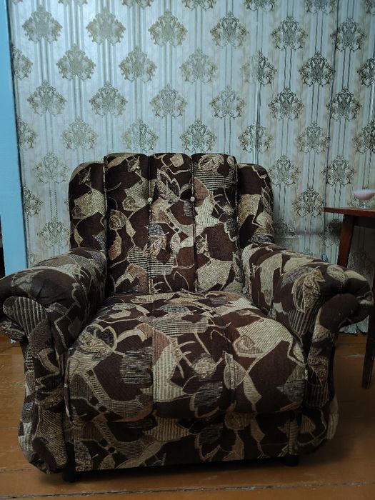 Мягкий уголок ( диван и два кресла)
