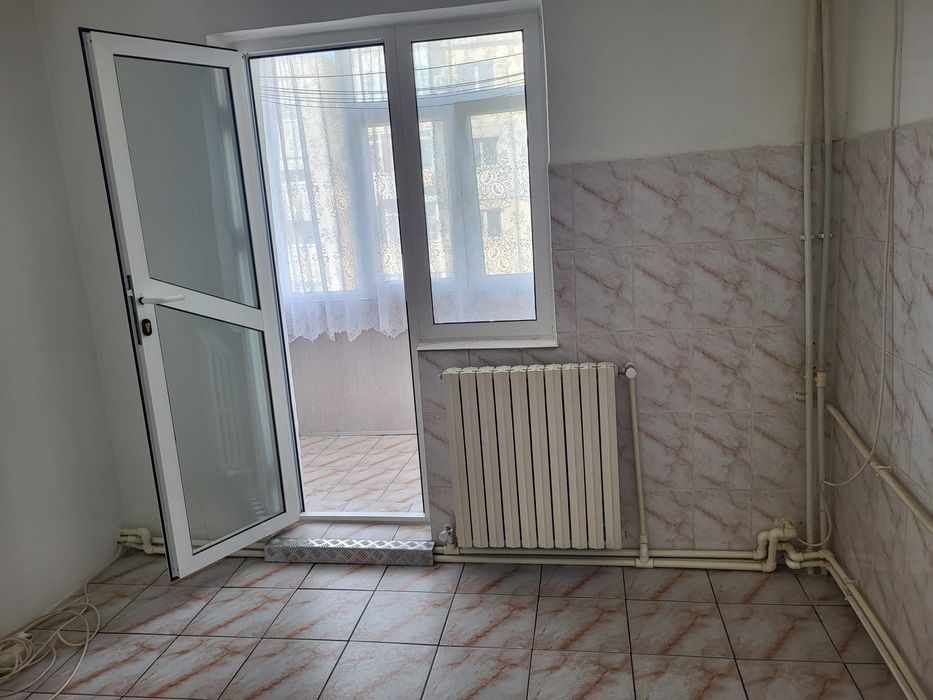 Vând Apartament zona Liceul Agroalimentar ( depozit farmaceutic)