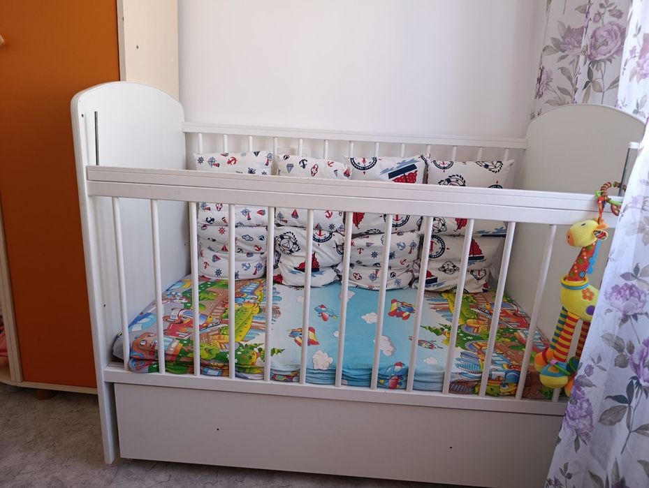 Продам кроватку манежку