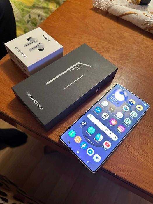 Samsung s25 ultra И слошалки buds3 fe