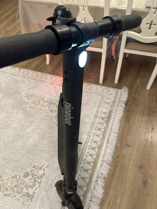 Самокат электрический Ninebot