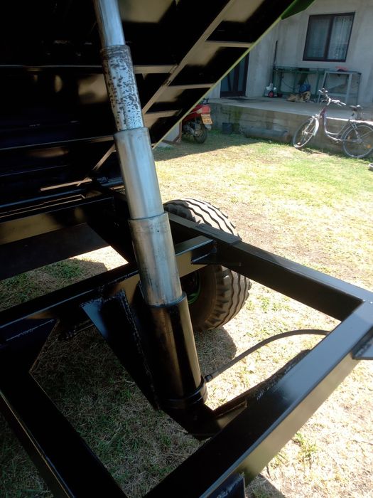 Vând remorcă 4, 5 tone monoax