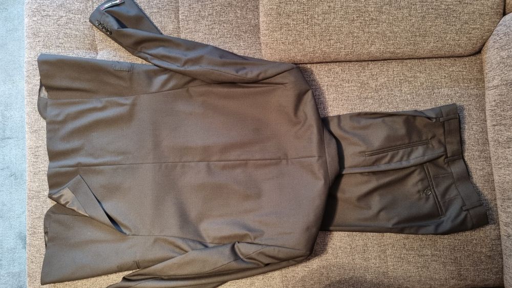 Costum barbatesc Pierre Cardin marimea 48, negru, 100% lana, nou