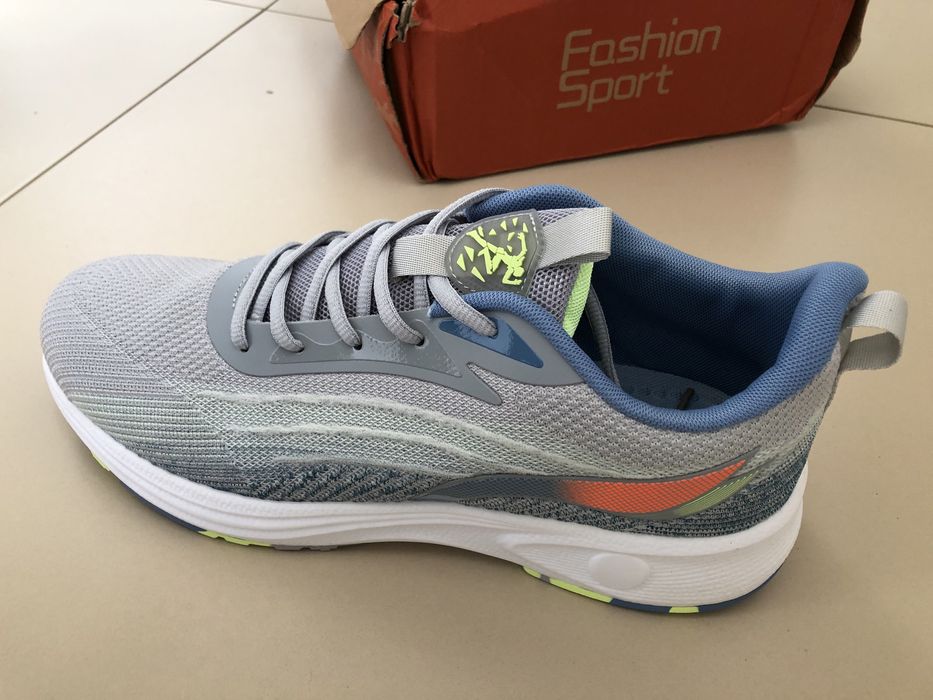 Продаю кроссовки большого размера