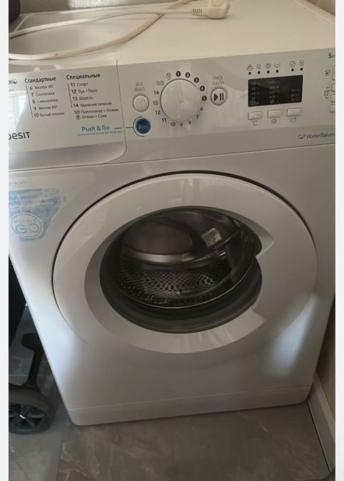 Продам стиральную машину Indesit
