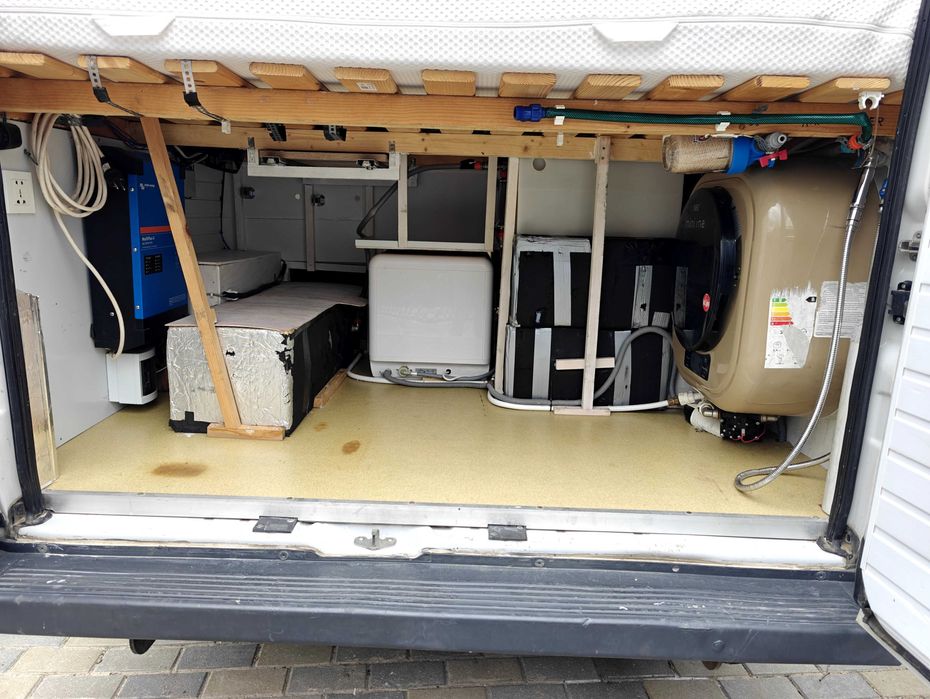 Autorulota customizata pentru calatorii Full-Time