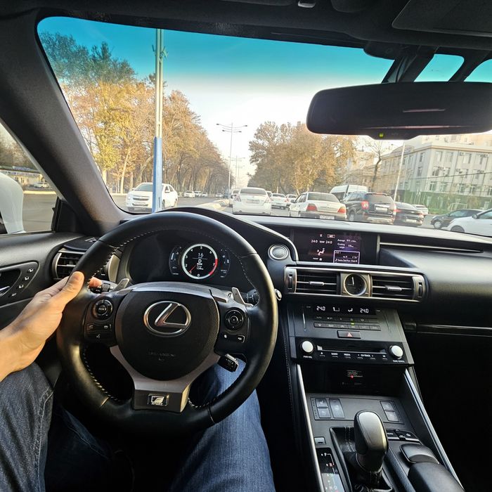 LEXUS IS250 sotiladi