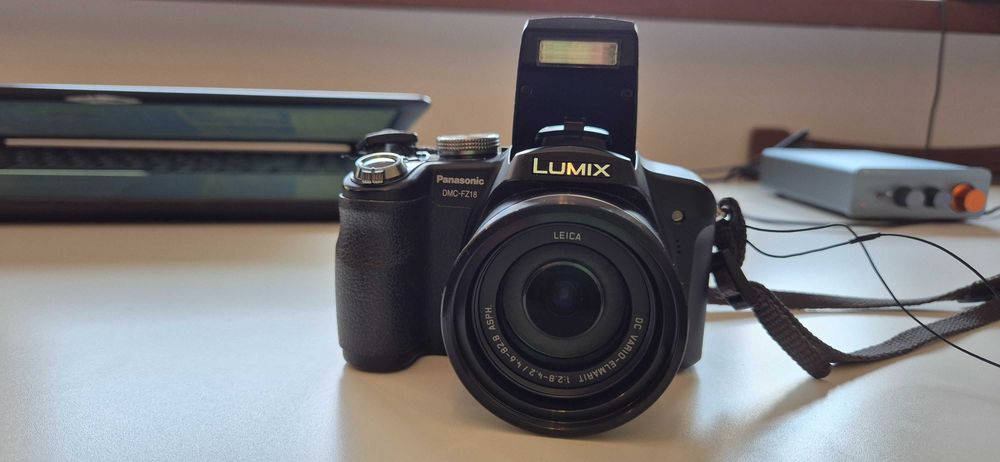 Aparat foto Panasonic Lumix DMC-FZ18, zoom optic 18x