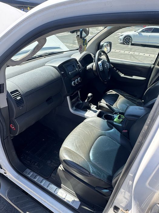NISSAN NAVARA  volan dreapata