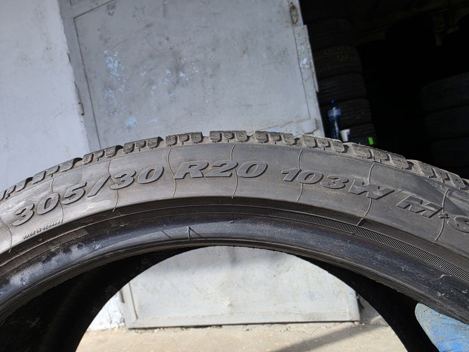 2 бр. зимни гуми 305/30/20 Pirelli MO 6 mm DOT 3617