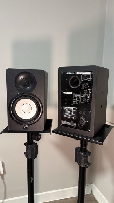 Yamaha HS5 + мониторные стойки