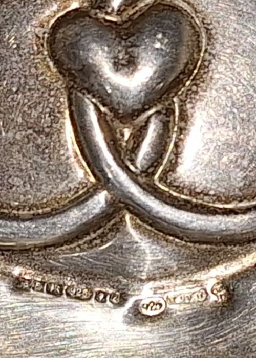 Старинен малък сребърен съд за венчални халки