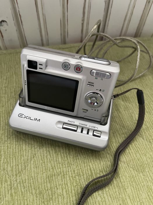 Продава фотоапарати