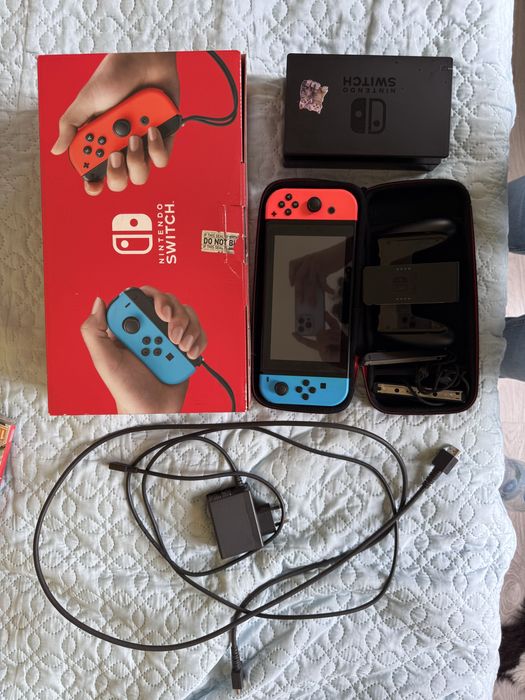 Nintendo Switch V2 с калъф