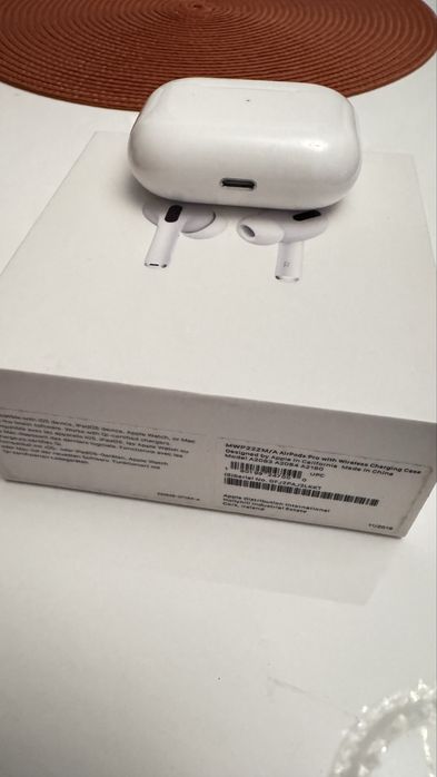 AirPods Pro generatia 1