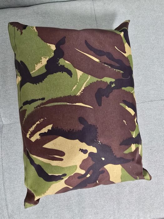 Costume militare impotriva intemperiilor