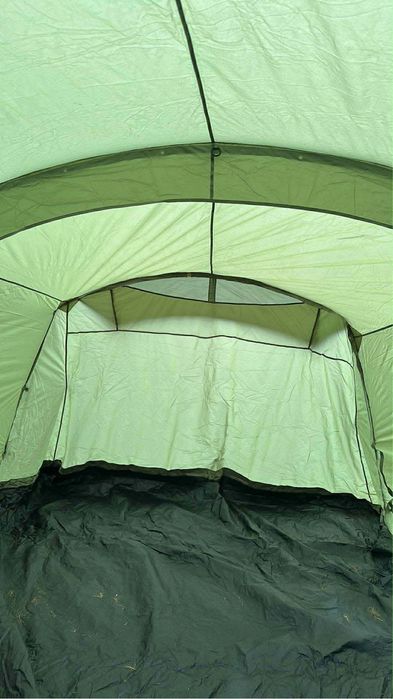 голяма палатка за къмпинг