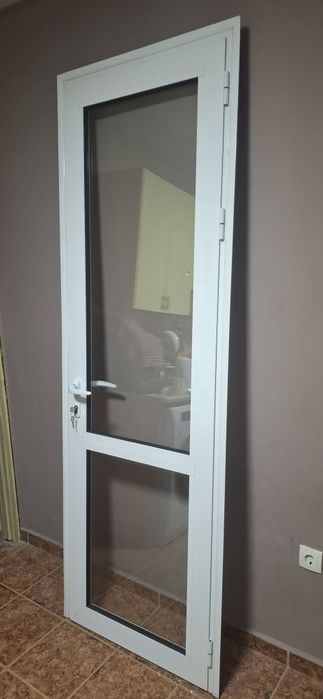 Алуминиева врата със стъклопакет