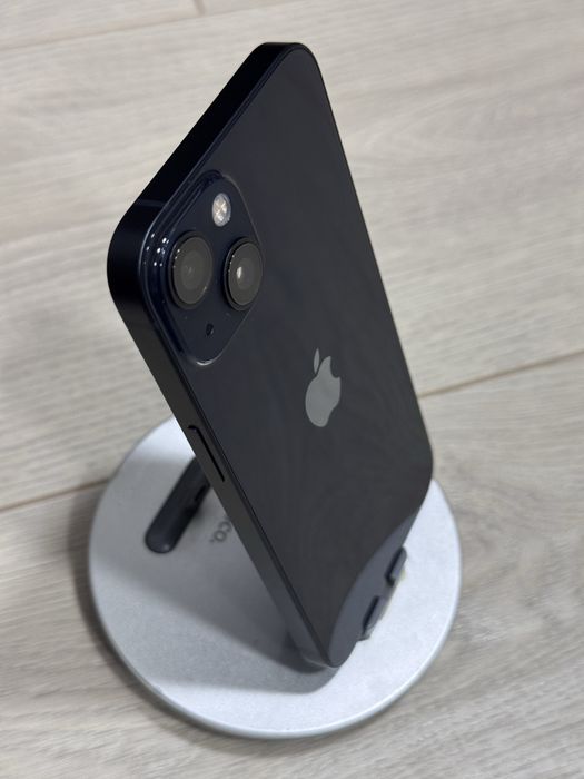 Продам в очень хорошем состоянии iPhone 13