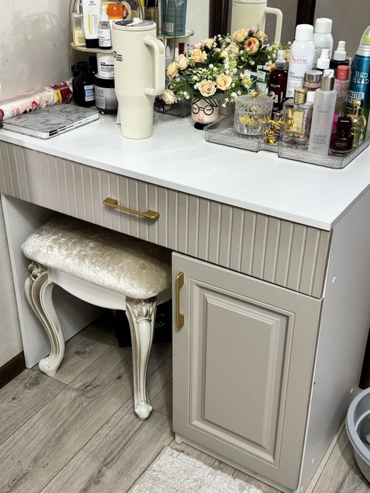 Комод с зеркалом