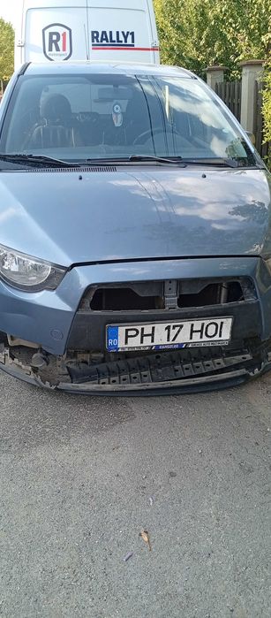 Vând epavă Mitsubishi Colt