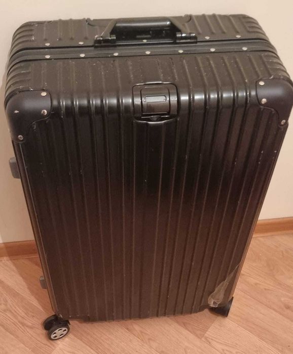 Продаётся чемодан дорожный