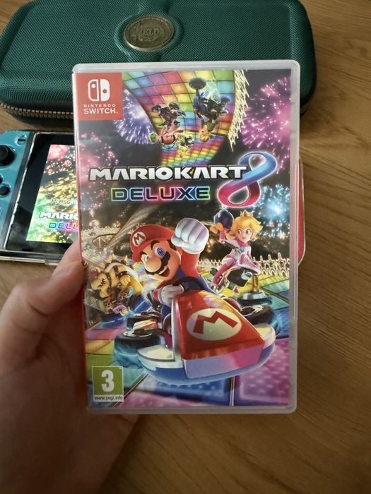 Nintendo Switch + Mario Kart