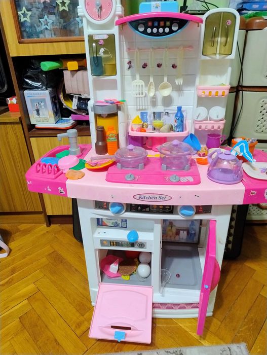 Детска  кухня с подарък допълнителни плодове и зеленчуци