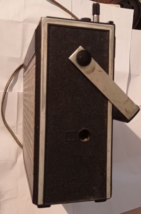 Vând sau schimb radio GLORIA funcționează,stare ca în foto.