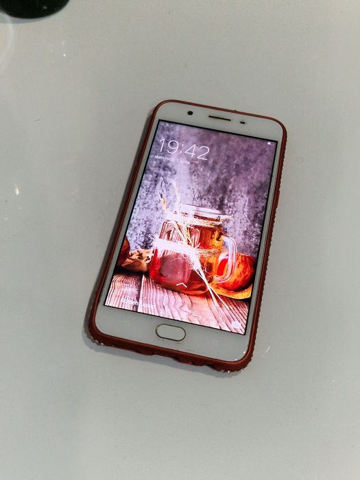 Telefon Oppo cu touchscreen